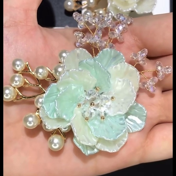 Betsey Johnson Elegant Blue Floral Pearl Brooch - Picture 7 of 7